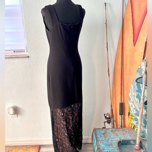 Sangria,Stunning Noir,Ribbed Bodice,Heavy Lace Frilled Lower over Cream,Size 10 - Picture 6 of 17